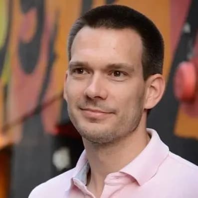 Bernhard Boennemann, fundador y director general